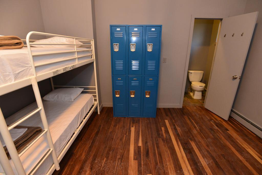 Explore Hotel And Hostel Union City Room photo